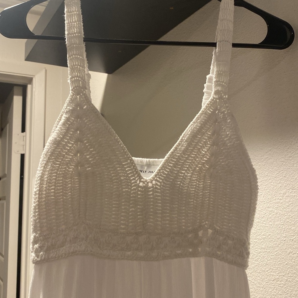 WHITE DRESS - Picture 3 of 4